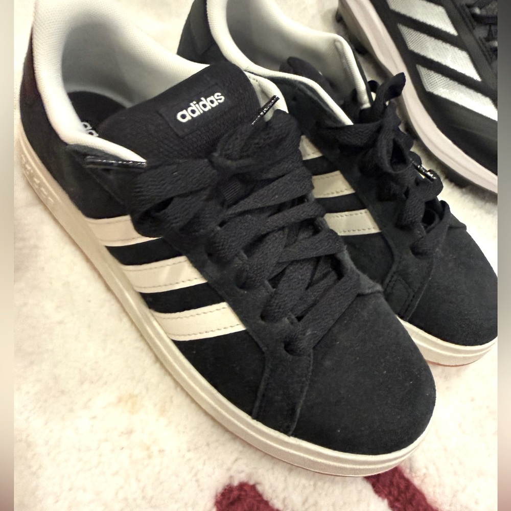 adidas Black and White Low-Top Sneaker (Size US 6)
